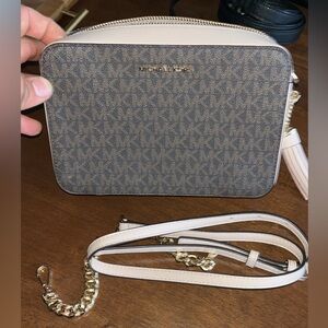 Michael kors crossbody